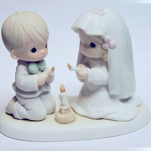 Retired Precious Moments Figurine “The Lord is Your Light to Happiness”
